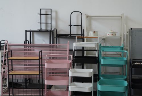 大學生休學創業 小商品做成大生意